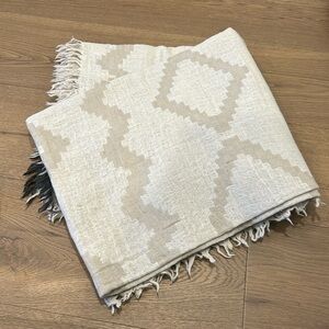 ARITZIA Blanket/Diamond Mosaic Scarf
